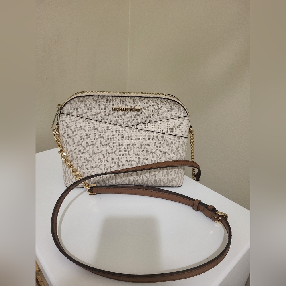 Michael kors jet set travel medium logo dome crossbody bag